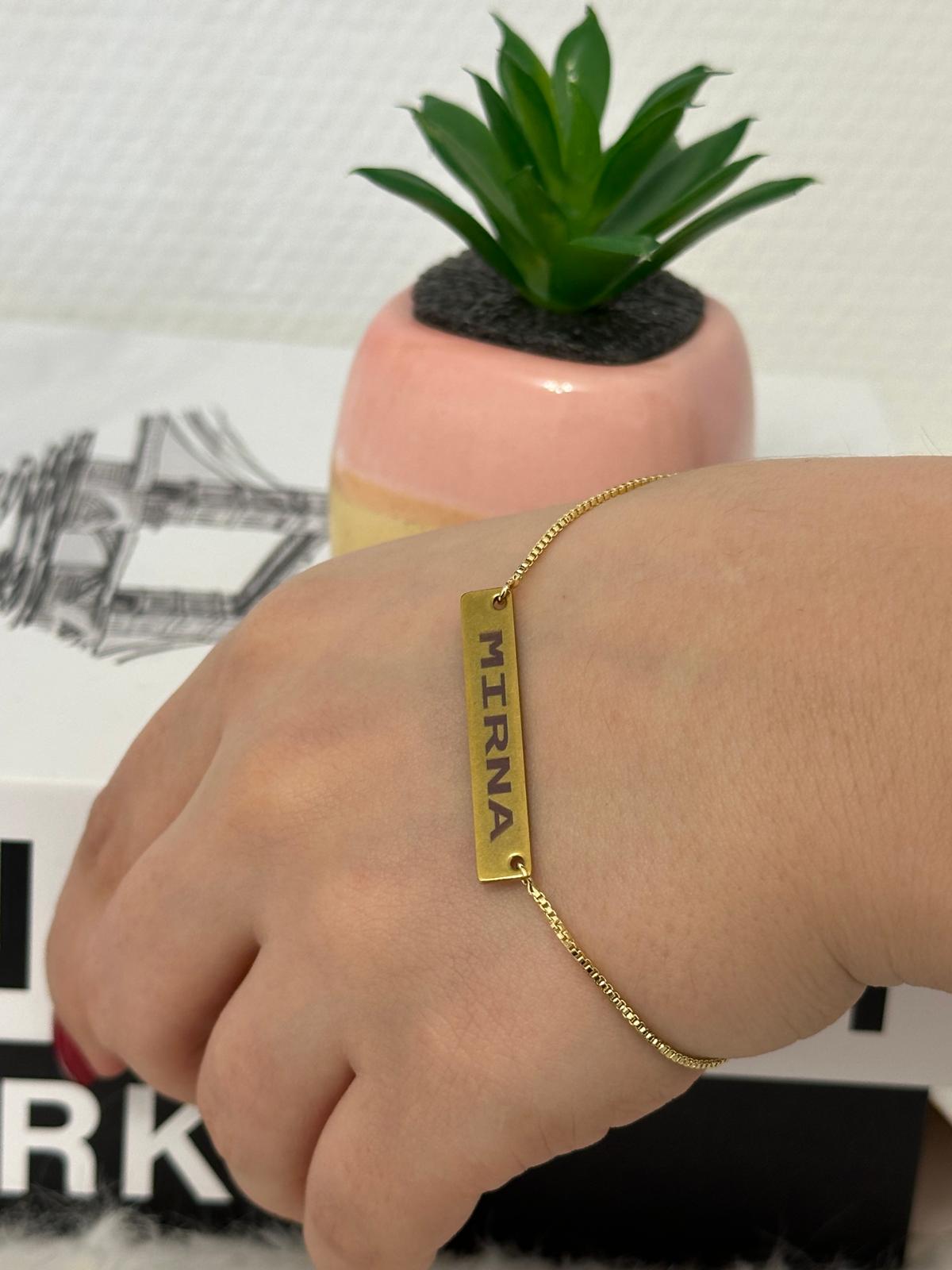 Chic and modern customizable bracelet