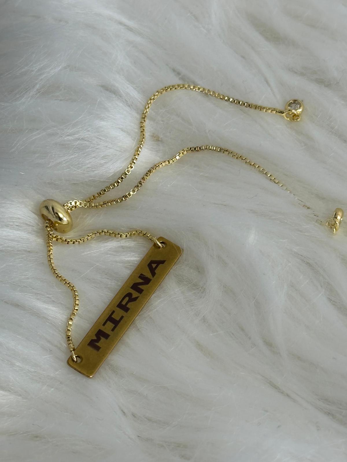 Chic and modern customizable bracelet